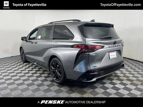 Used 2026 Toyota Sienna XSE FWD image 3