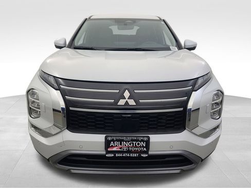 Used 2025 Mitsubishi Outlander SE image 9