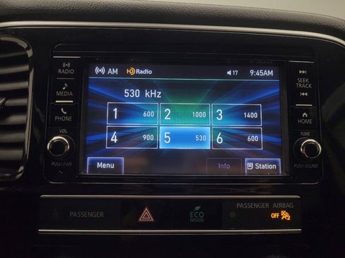 Used 2019 Mitsubishi Outlander SE image 25