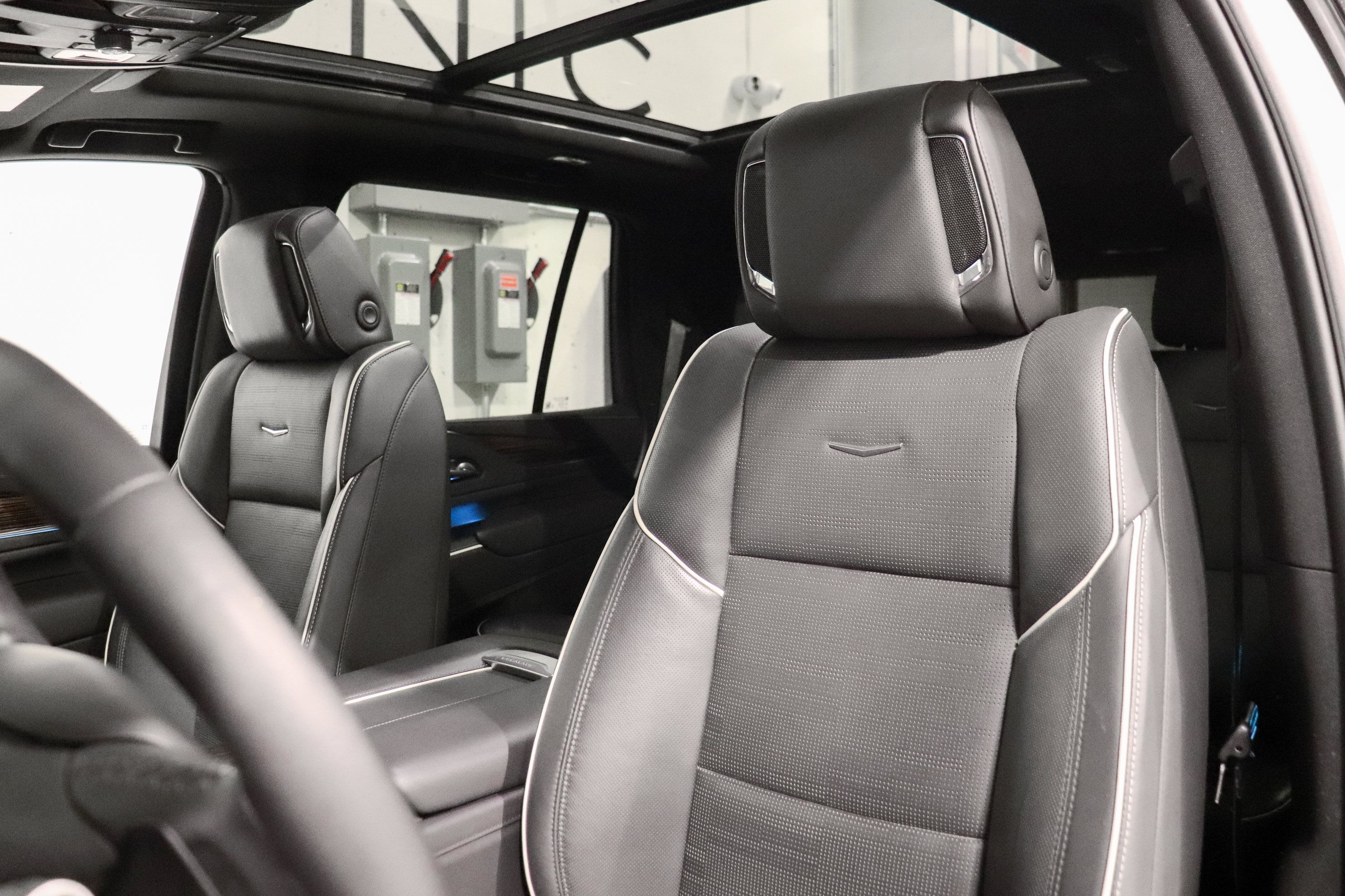 Used 2023 Cadillac Escalade Premium Luxury w/ LPO, Floor Liner Package AWD/4WD image 12
