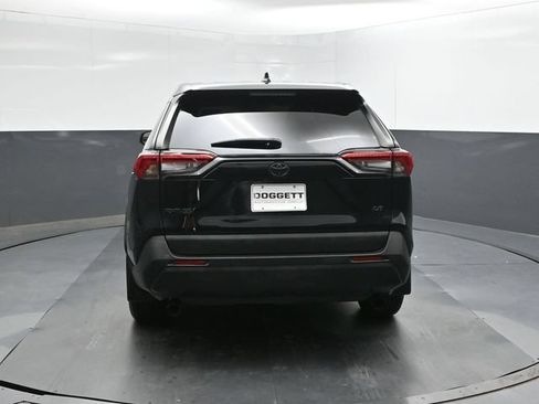 Used 2022 Toyota RAV4 LE FWD image 5