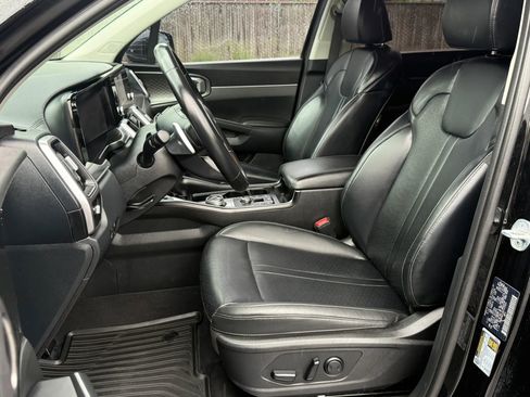 Used 2023 Kia Sorento EX image 13