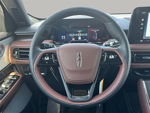 Used 2025 Lincoln Aviator Reserve w/ Equipment Group 201A image 11