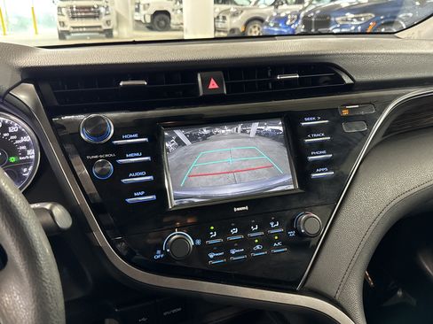 Used 2020 Toyota Camry LE FWD image 27