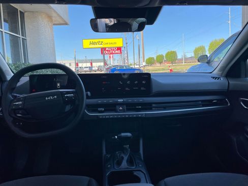 Used 2025 Kia K4 LXS image 32