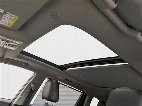 Used 2019 Toyota Highlander Limited Platinum image 16