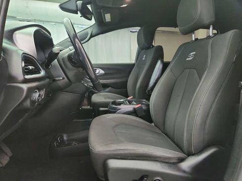 Used 2018 Chrysler Pacifica Touring Plus w/ S Appearance Package FWD image 10