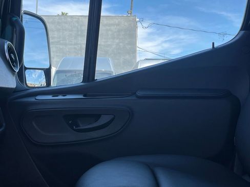 Used 2025 Mercedes-Benz Sprinter 2500 image 19