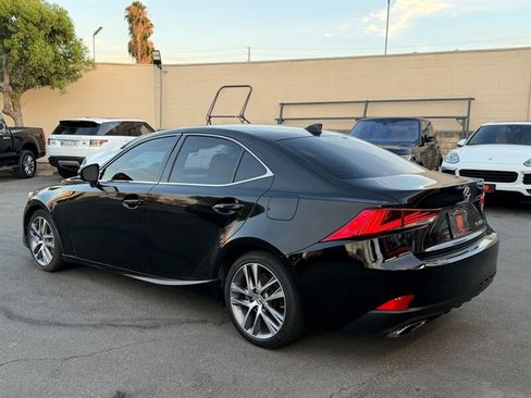 Used 2018 Lexus IS 300 RWD image 11
