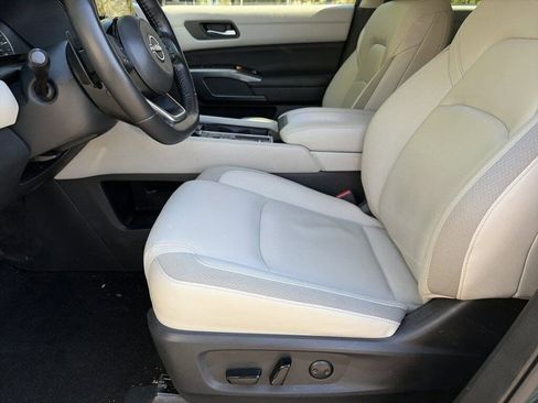 Certified 2024 Nissan Pathfinder SL image 30