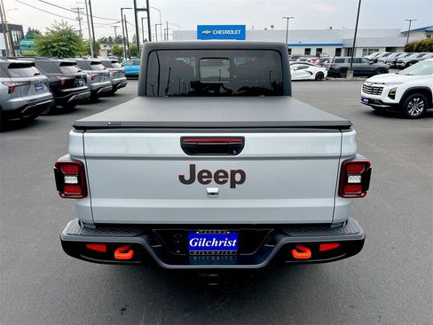 Used 2024 Jeep Gladiator Mojave w/ Safety Group image 25