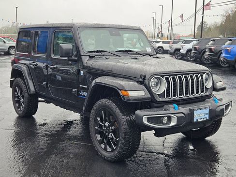 Used 2024 Jeep Wrangler Unlimited Sahara image 8