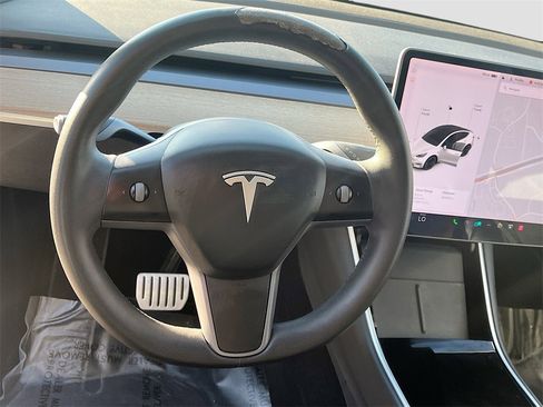 Used 2021 Tesla Model Y Performance image 11