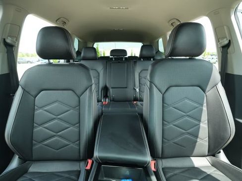 Used 2025 Volkswagen Atlas SE FWD image 38