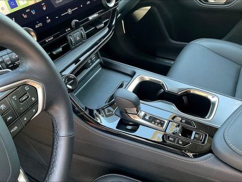 Used 2025 Lexus NX 350h AWD w/ Accessory Package (Z2) image 18