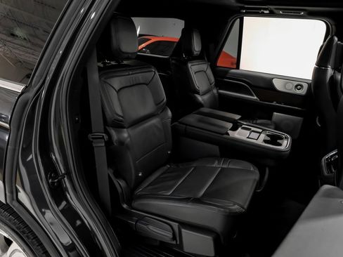 Used 2023 Lincoln Navigator Reserve image 35