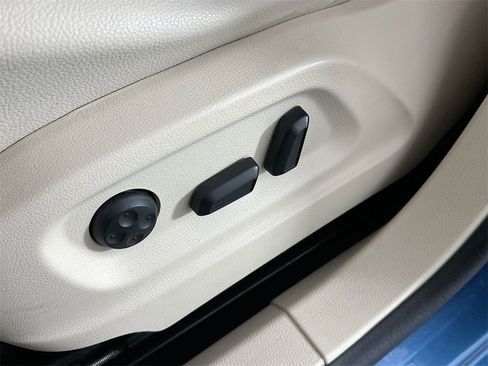 Used 2017 Volkswagen Tiguan Wolfsburg Edition image 18