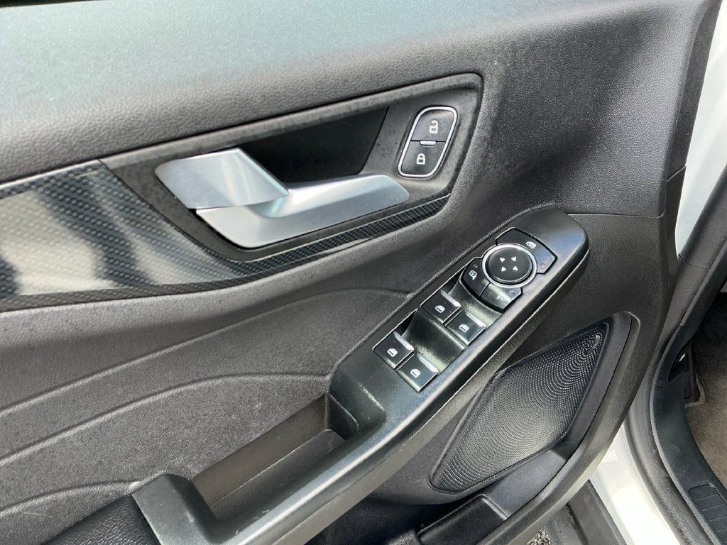 Used 2024 Ford Escape ST-Line w/ Tech Pack #1 FWD image 16