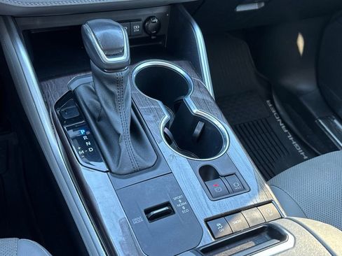 Used 2021 Toyota Highlander Limited image 24