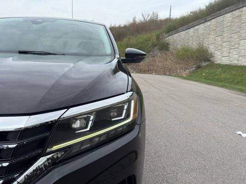 Used 2021 Volkswagen Passat 2.0T SE image 10