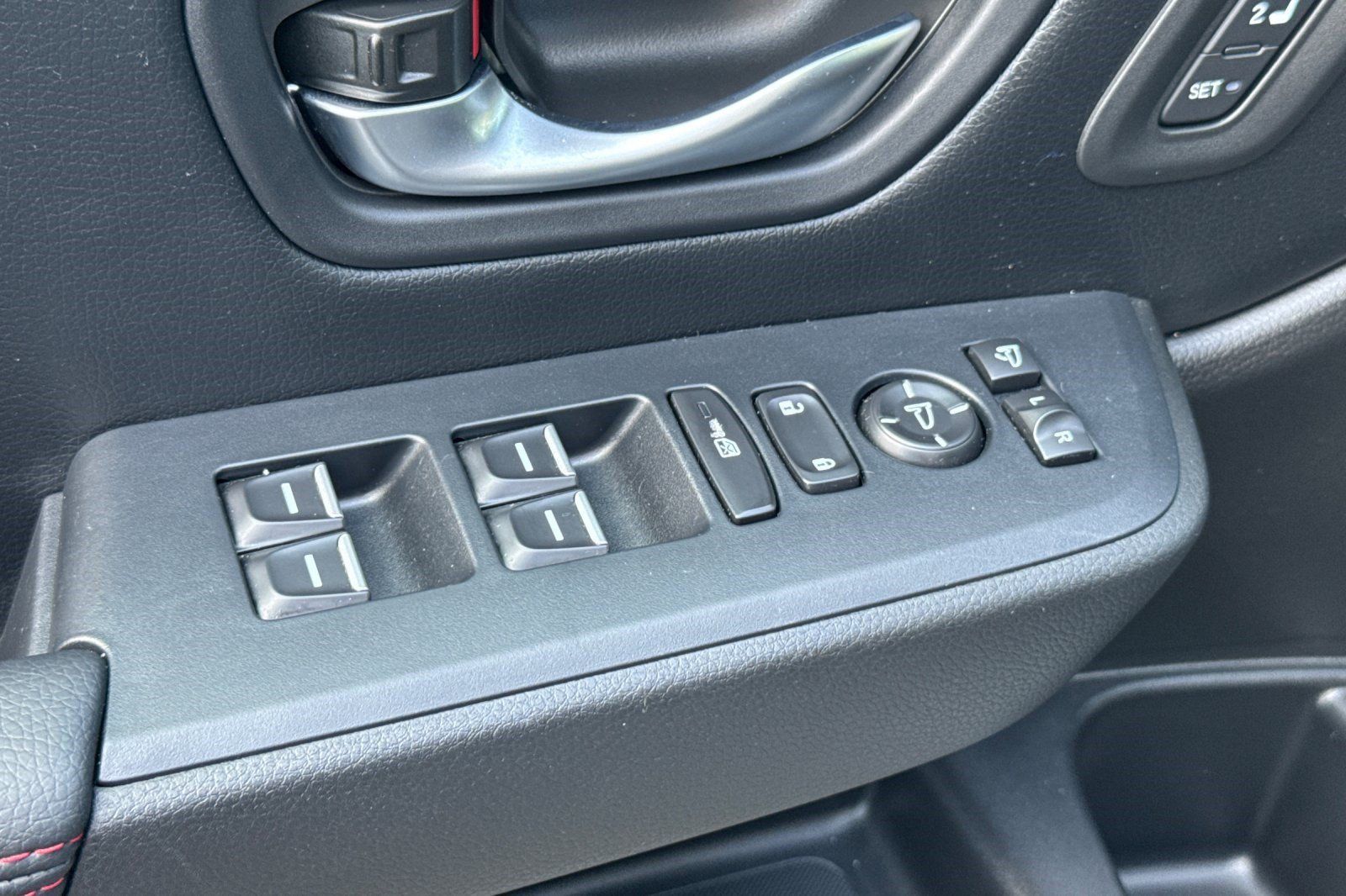 Certified 2025 Honda Pilot Black Edition image 14