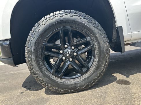 Used 2021 Chevrolet Silverado 1500 LT Trail Boss w/ Bed Protection Package AWD/4WD image 12