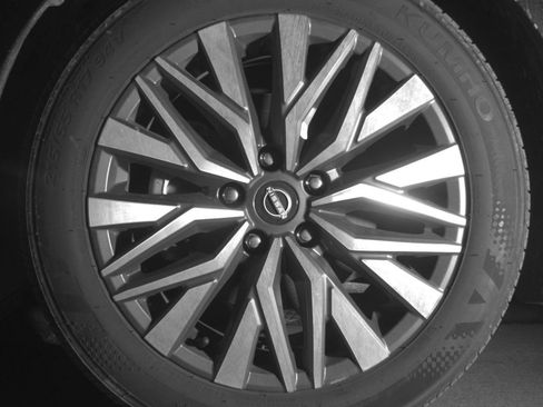Used 2025 Nissan Altima 2.5 SV FWD image 14