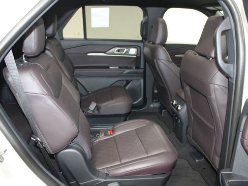 New 2026 Ford Explorer Platinum image 31
