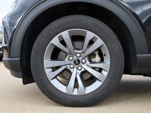 Used 2023 Ford Explorer XLT w/ Equipment Group 202A image 8