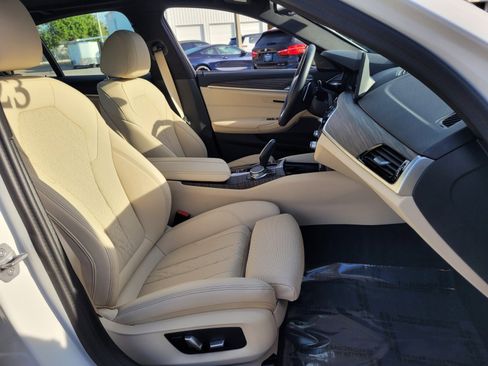 Used 2023 BMW 530i w/ Premium Package image 17