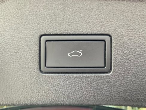 Used 2024 Volkswagen Atlas SE image 32