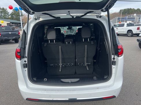 New 2026 Chrysler Pacifica Select image 15