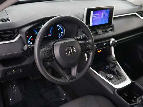 Used 2025 Toyota RAV4 XLE AWD/4WD image 19