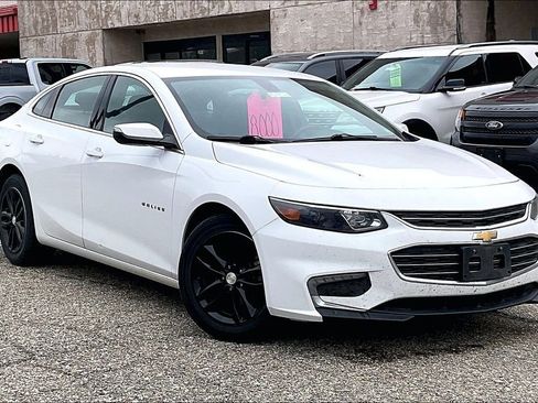 Used 2018 Chevrolet Malibu LT FWD image 1