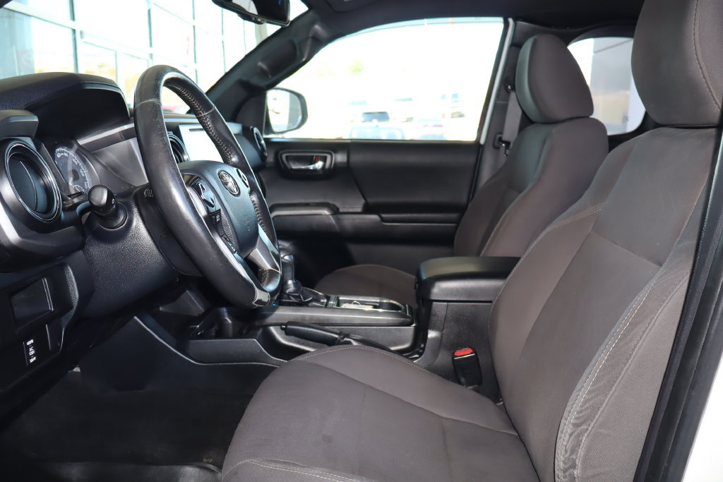 Used 2017 Toyota Tacoma TRD Sport w/ Tow Package (A/T) AWD/4WD image 14