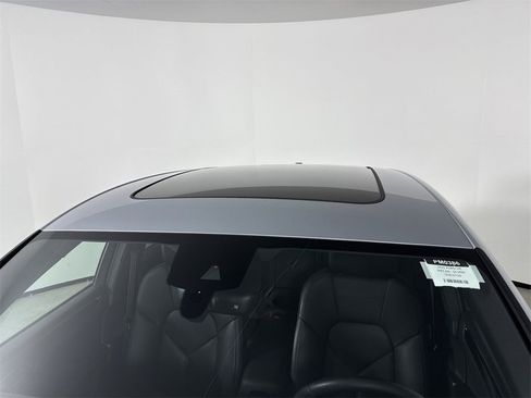 Certified 2025 Porsche Macan image 17