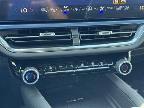 New 2026 Chevrolet Equinox EV LT image 12