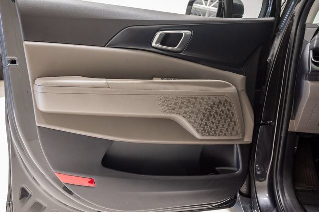Certified 2025 Kia Carnival FWD image 11