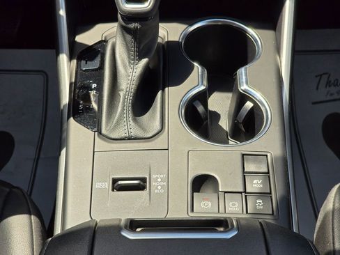 Used 2023 Toyota Highlander XLE FWD image 20