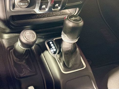 Used 2018 Jeep Wrangler Sport image 17