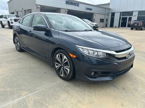 Used 2018 Honda Civic EX-T image 2