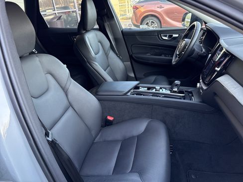Used 2025 Volvo XC60 B5 Plus image 33