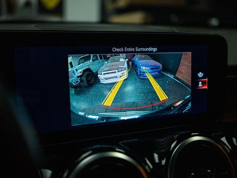 Used 2022 Mercedes-Benz GLB 250 w/ Premium Package Lite image 21