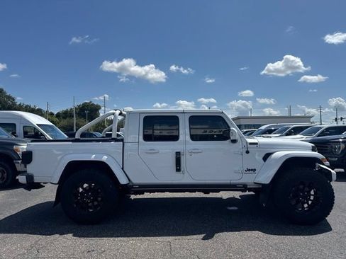 Used 2022 Jeep Gladiator Overland AWD/4WD image 6