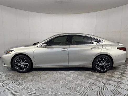 Used 2025 Lexus ES 300h w/ Premium Package image 3