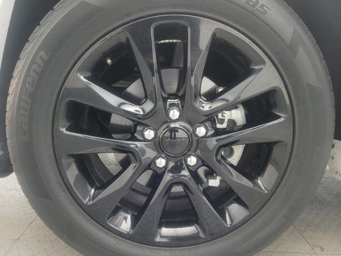 Used 2018 Jeep Grand Cherokee Altitude RWD image 31