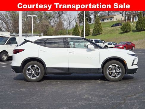 Used 2025 Chevrolet Blazer LT AWD/4WD image 2
