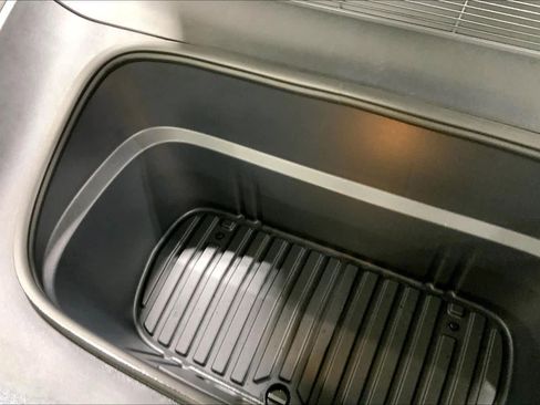 Used 2026 Tesla Model Y AWD image 33