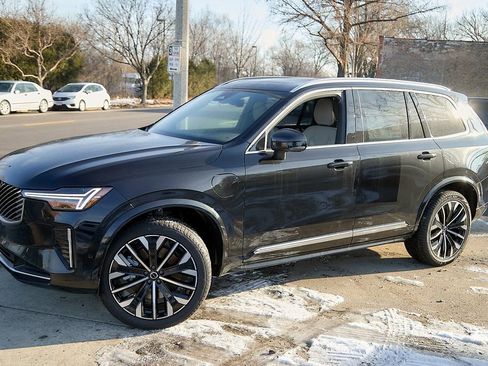 New 2026 Volvo XC90 T8 Plus w/ Protection Package Premier image 3