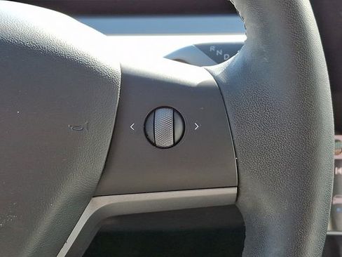 Used 2022 Tesla Model Y Long Range image 26